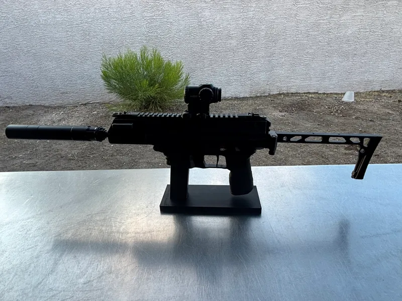 Springfield Kuna Display Stand 