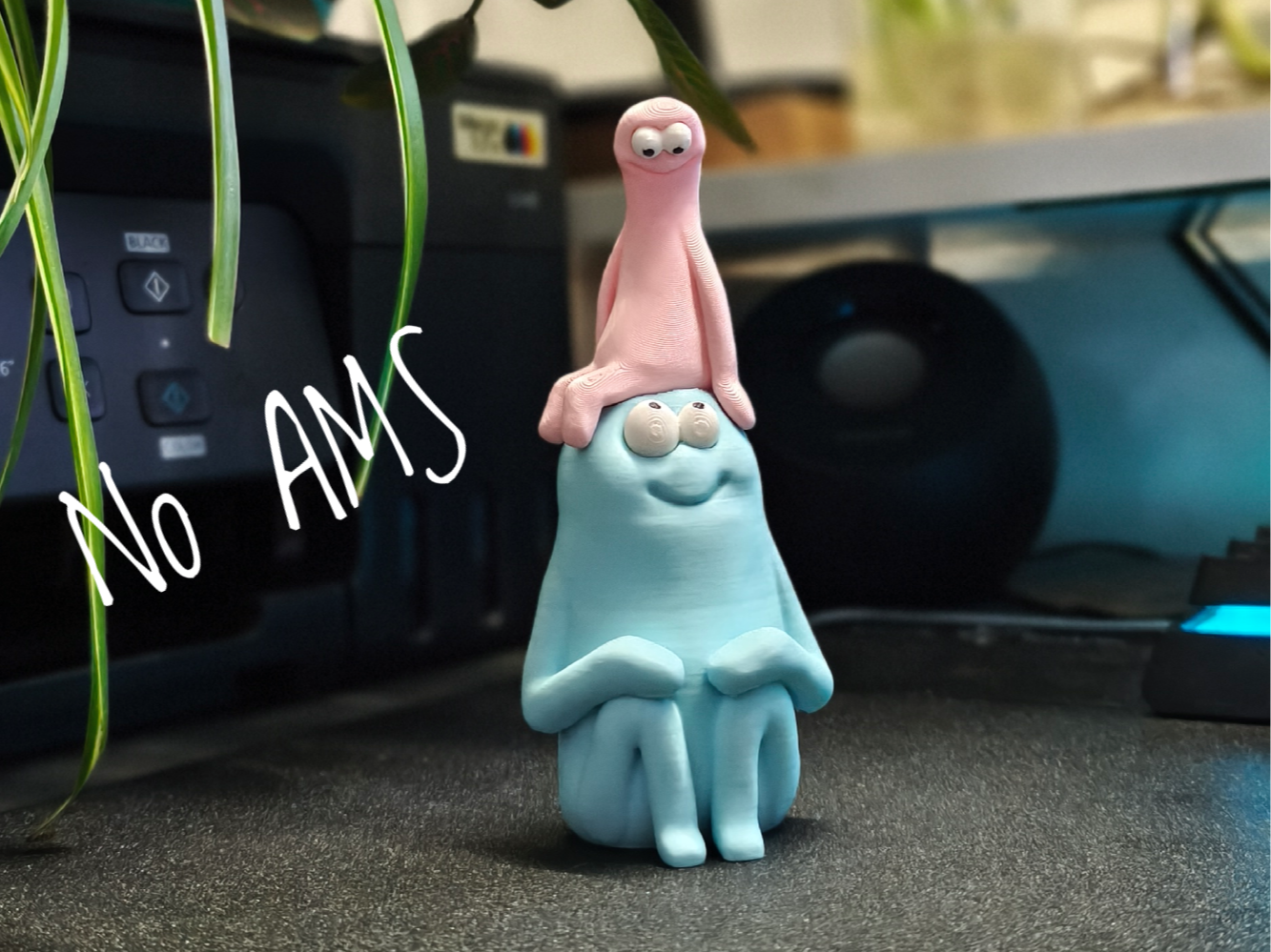 Hey – Clay Style Desk Figurine #07