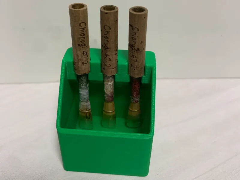 Humidifying cube with oboe reed holder
