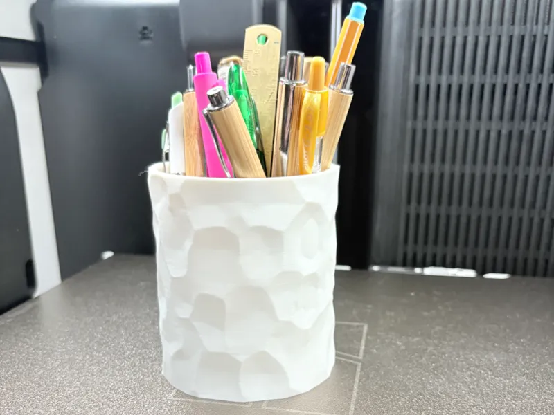 Pencil holder with stone pattern