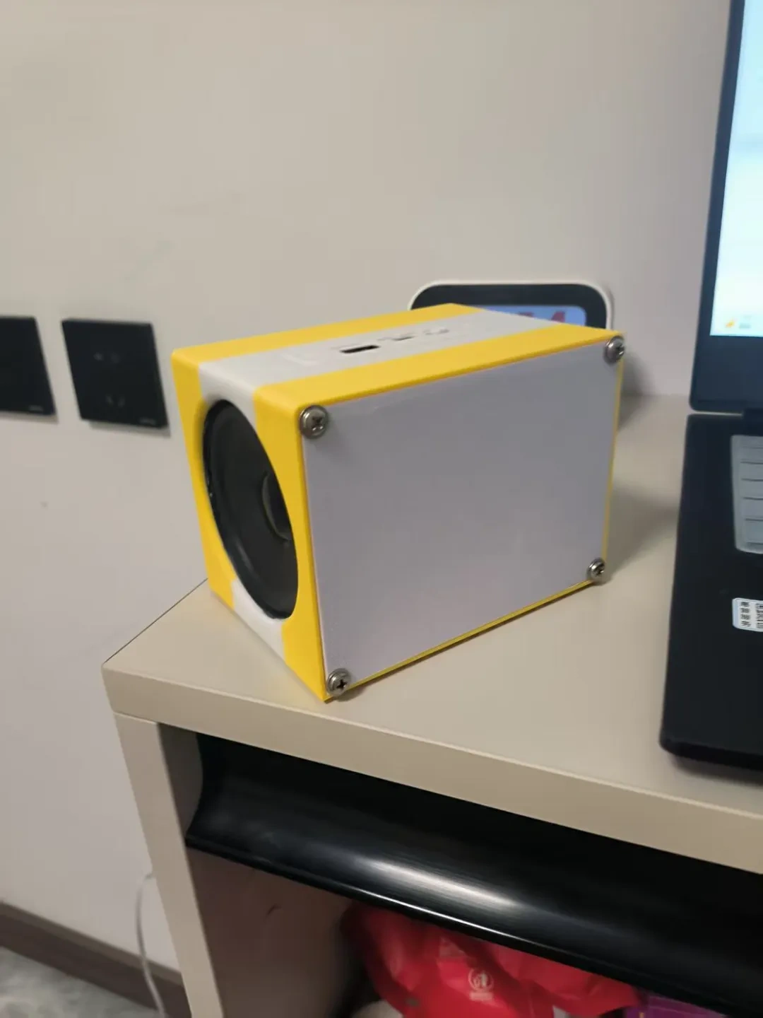 Miniatura 2 do modelo 3D 双喇叭蓝牙音响