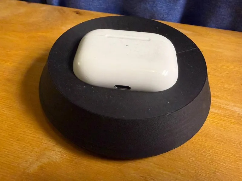 Airpods Pro 1 - anker wireless charger dock