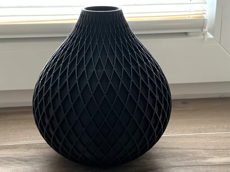 Moderne Vase mit Struktur
