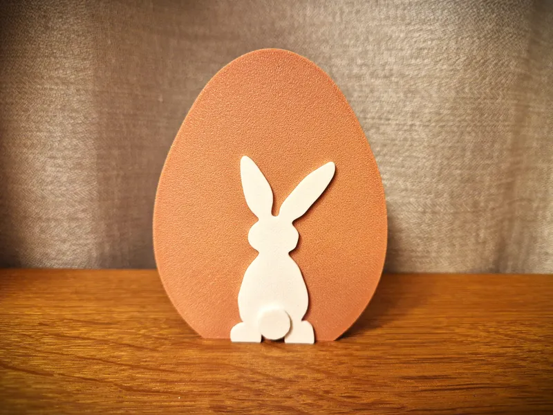 Osterhase mit Ei