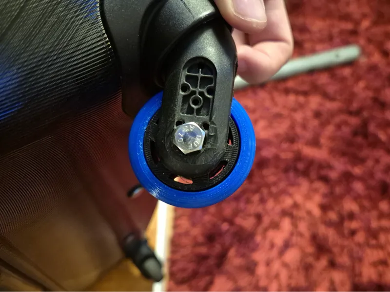 Replacement suitcase wheel