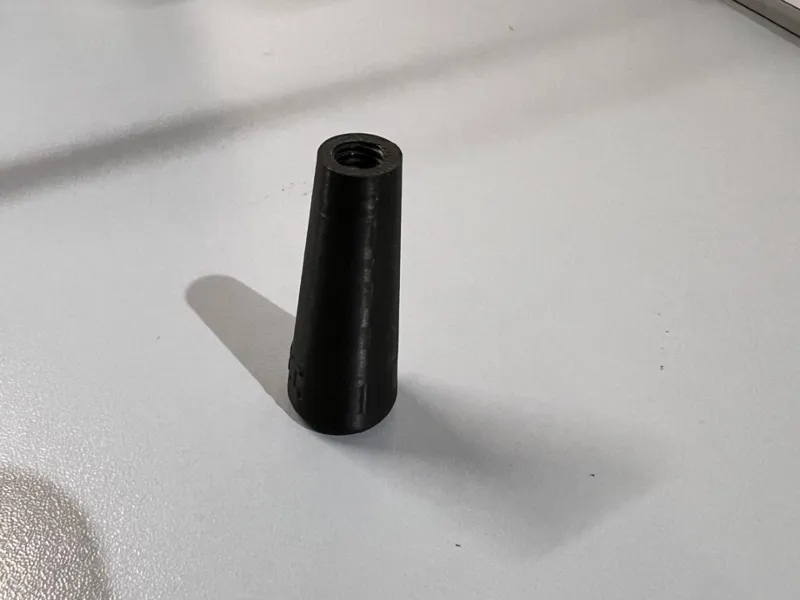 Manopola con preforo M8