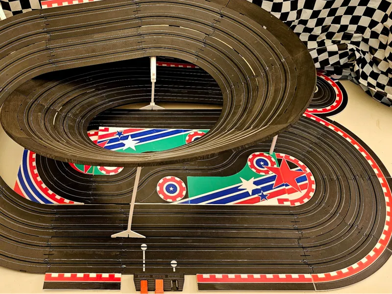 12" banked AFX Track Border