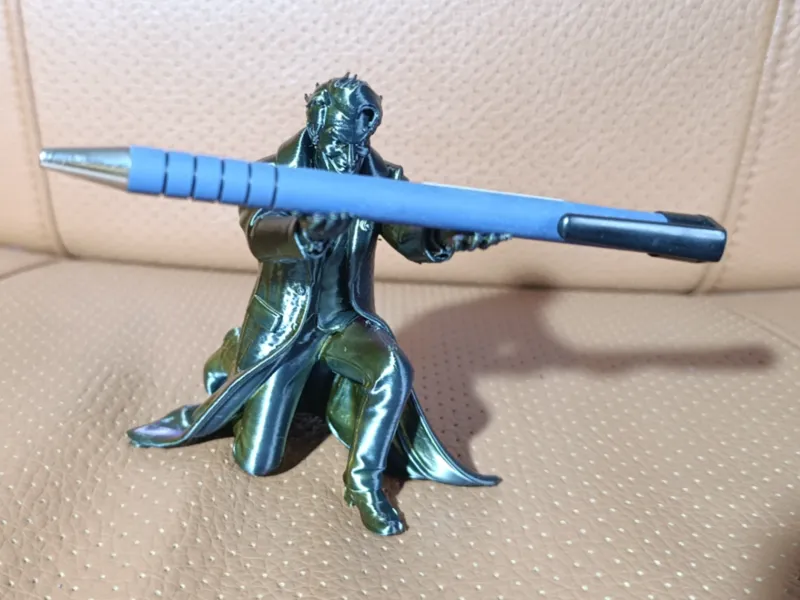 Joker Pen Holder 