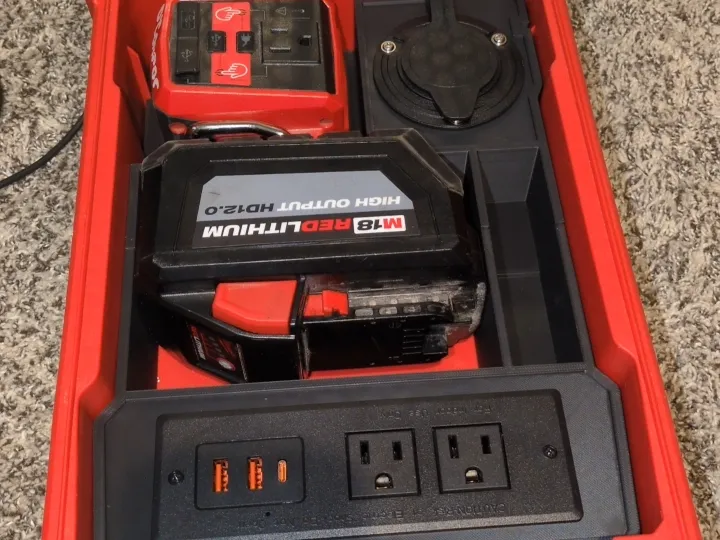 M18 Topoff Packout Charger/Storage Box