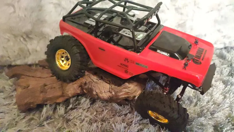 SCX24 Deadbolt - Rock Sliders Big Tyres Edition