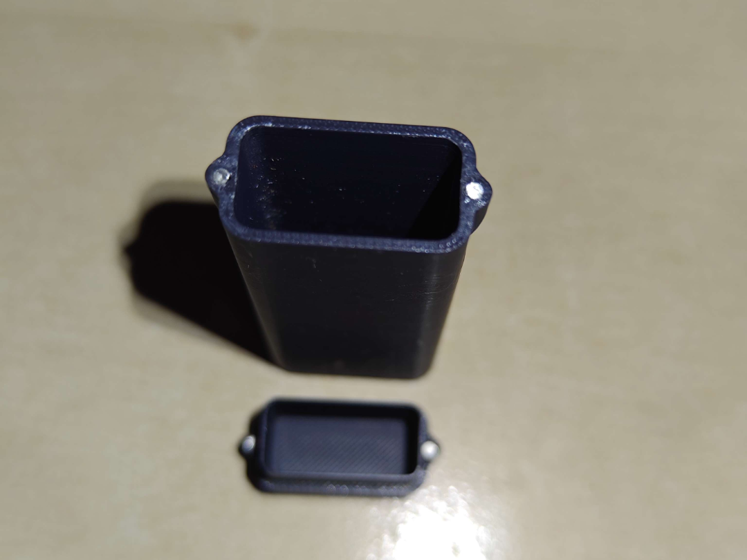 Compact Cigarette Holder with Magnetic Closure