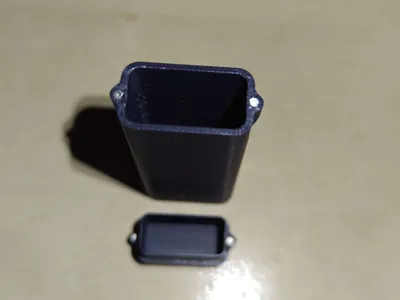 Compact Cigarette Holder with Magnetic Closure