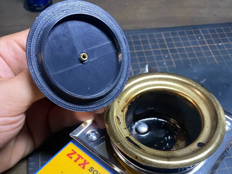 Dust cover for soldering pot