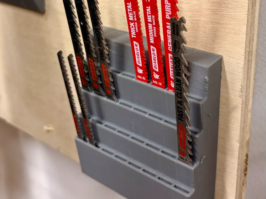 Jig saw blade wall mounted organizer by SRRN MakerWorld: Download Free 3D Models - 3D model önizlemesi