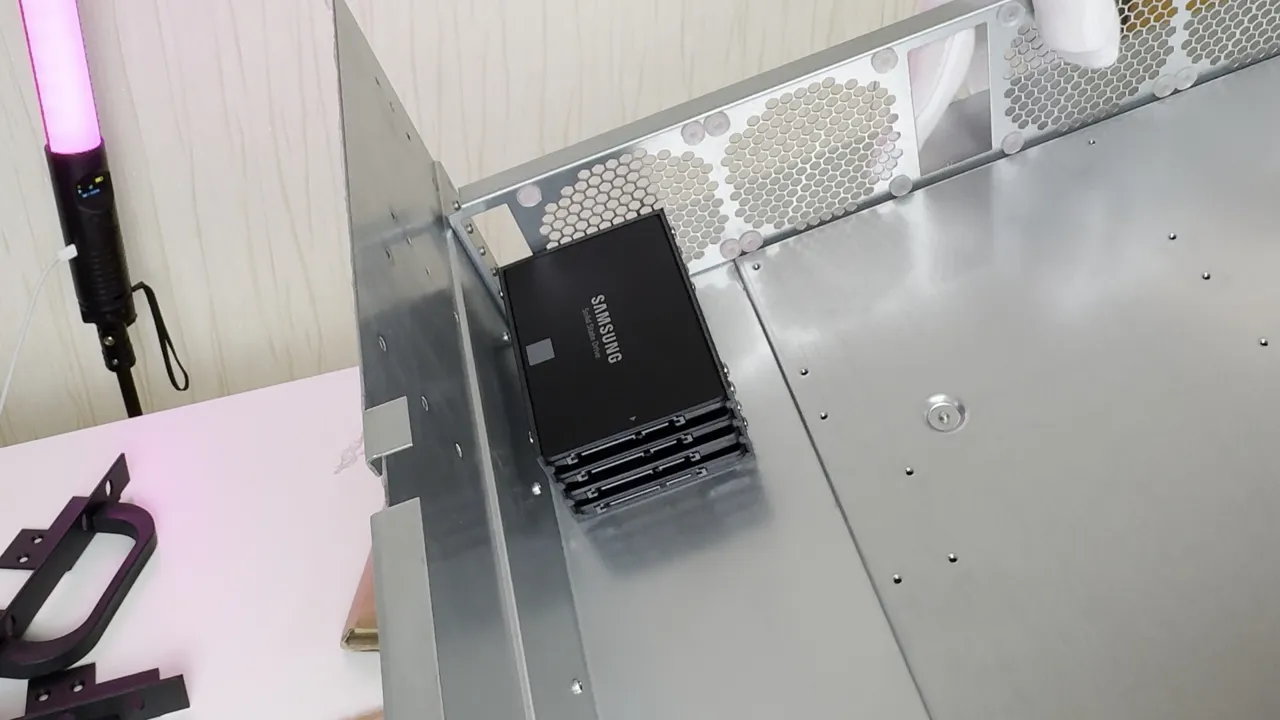 Single Slot Adapter – 4×2.5" SATA Drive Cage view 3
