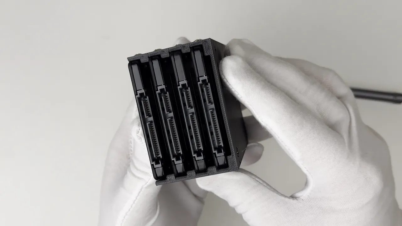 Single Slot Adapter – 4×2.5" SATA Drive Cage view 4