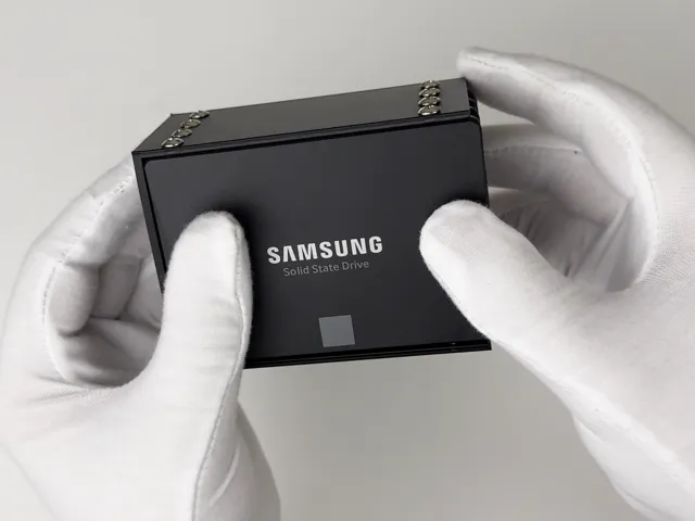 Single Slot Adapter – 4×2.5" SATA Drive Cage