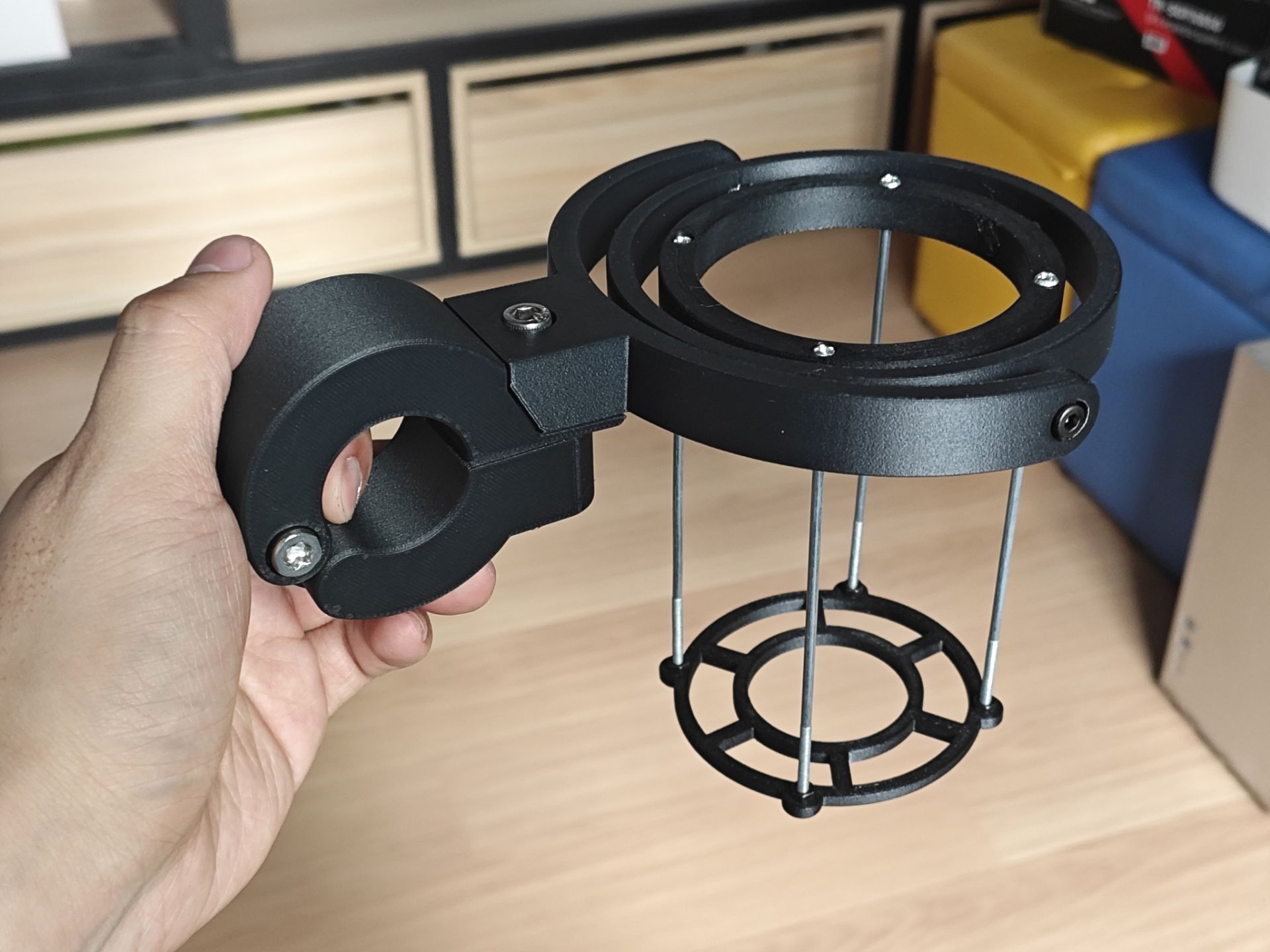 Miniatura 2 do modelo 3D 机车护杠通用水杯架