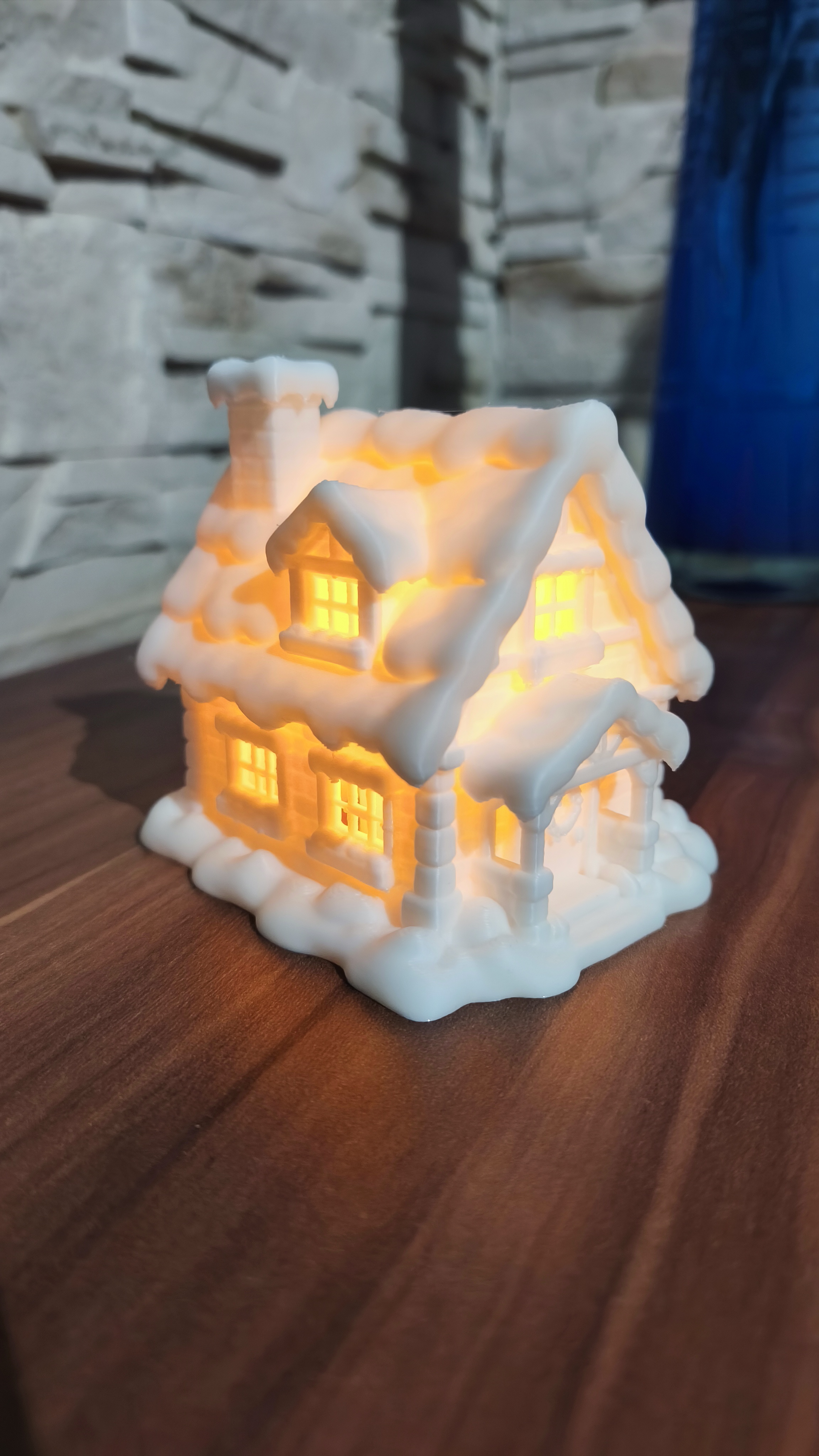 Snowy Christmas cottage - 1