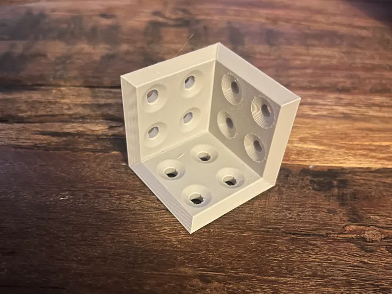 Winkel 41x41x41 mm je 4 Bohrlöcher 3mm mit Fase