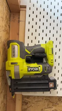 Support mural pour cloueuse Ryobi P320 — photo 4