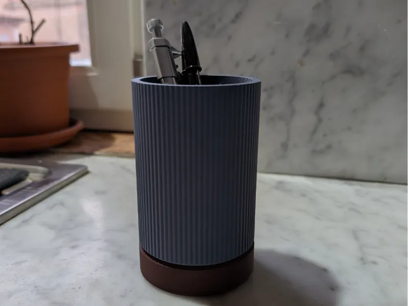 MONYKA - Modern Fluted Pen Holder