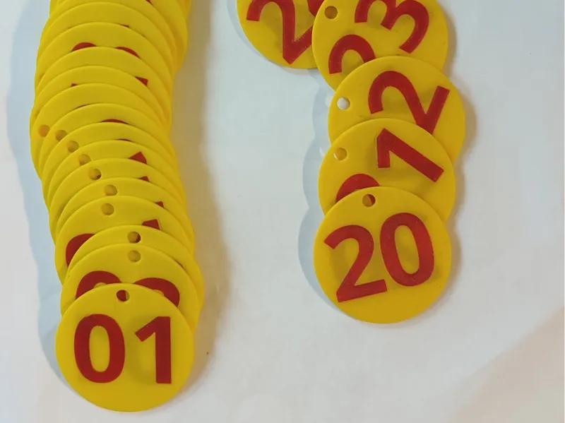 Double-sided numbers 01-46 key chains, size 5cm. 