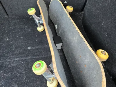 SkateSpacer – Skateboard Deck Separator