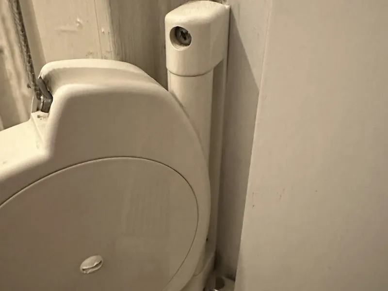 Roller blind holder