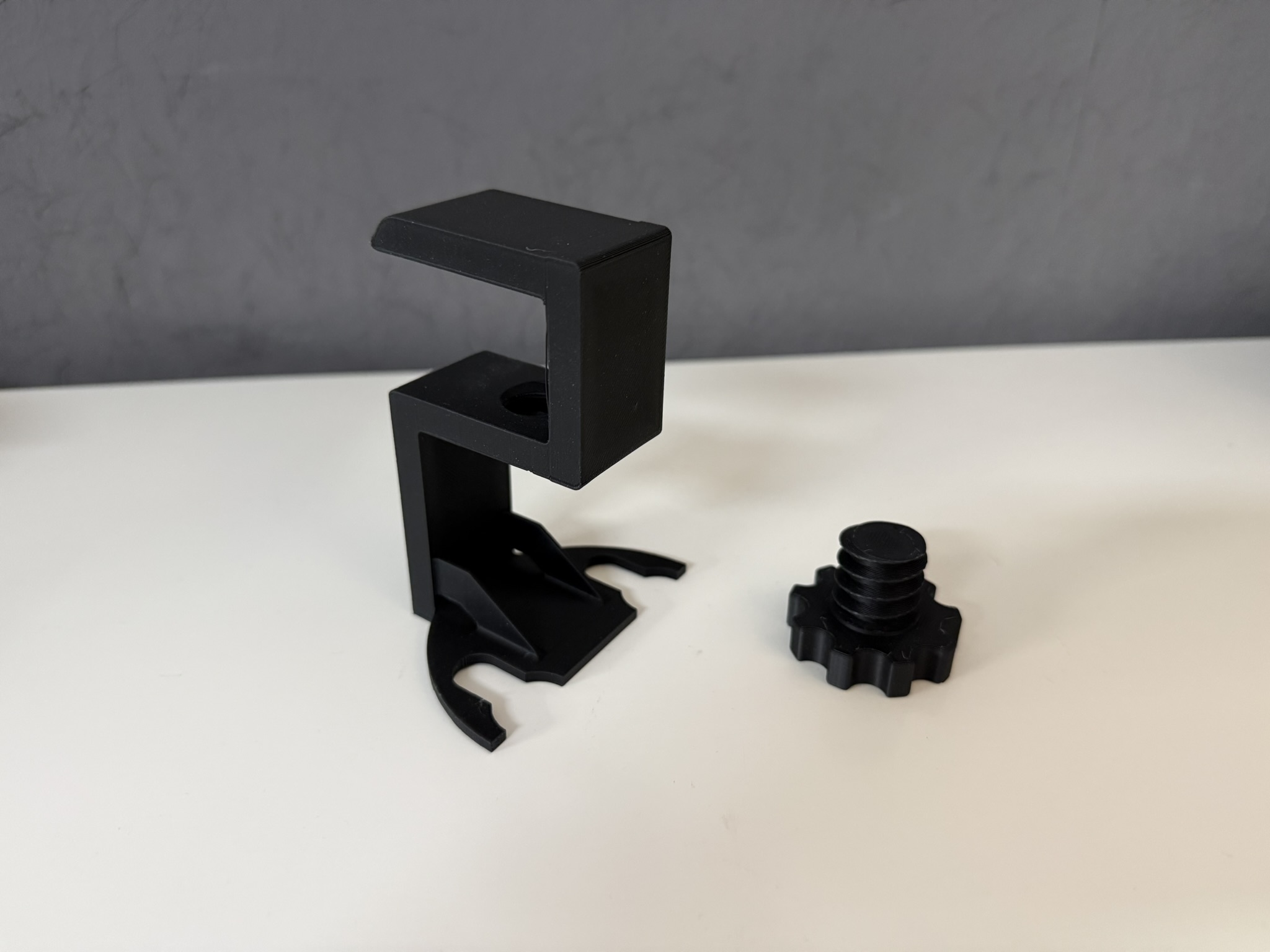 Miniatura 2 do modelo 3D Sony ps4 controller  holder