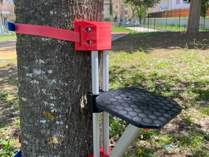 TreeSeat-La sedia che si appoggia alla natura