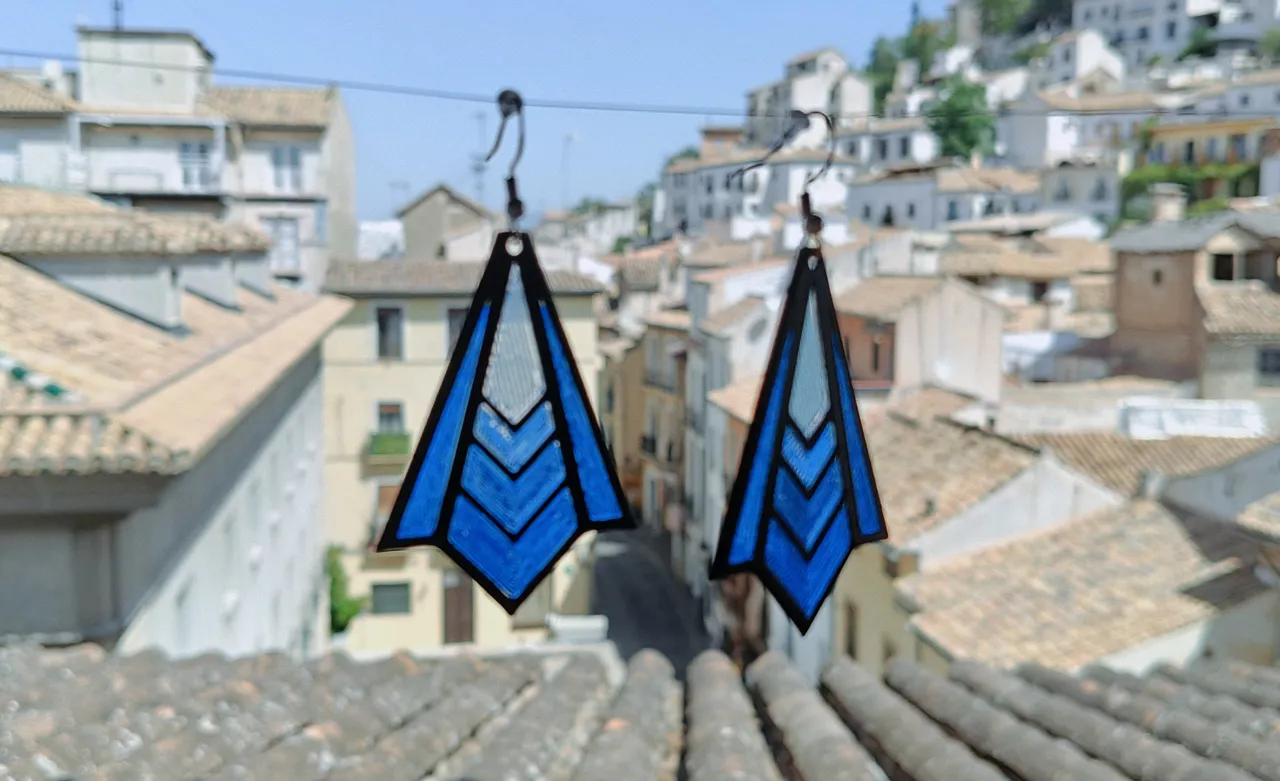 Art Déco earring view 4