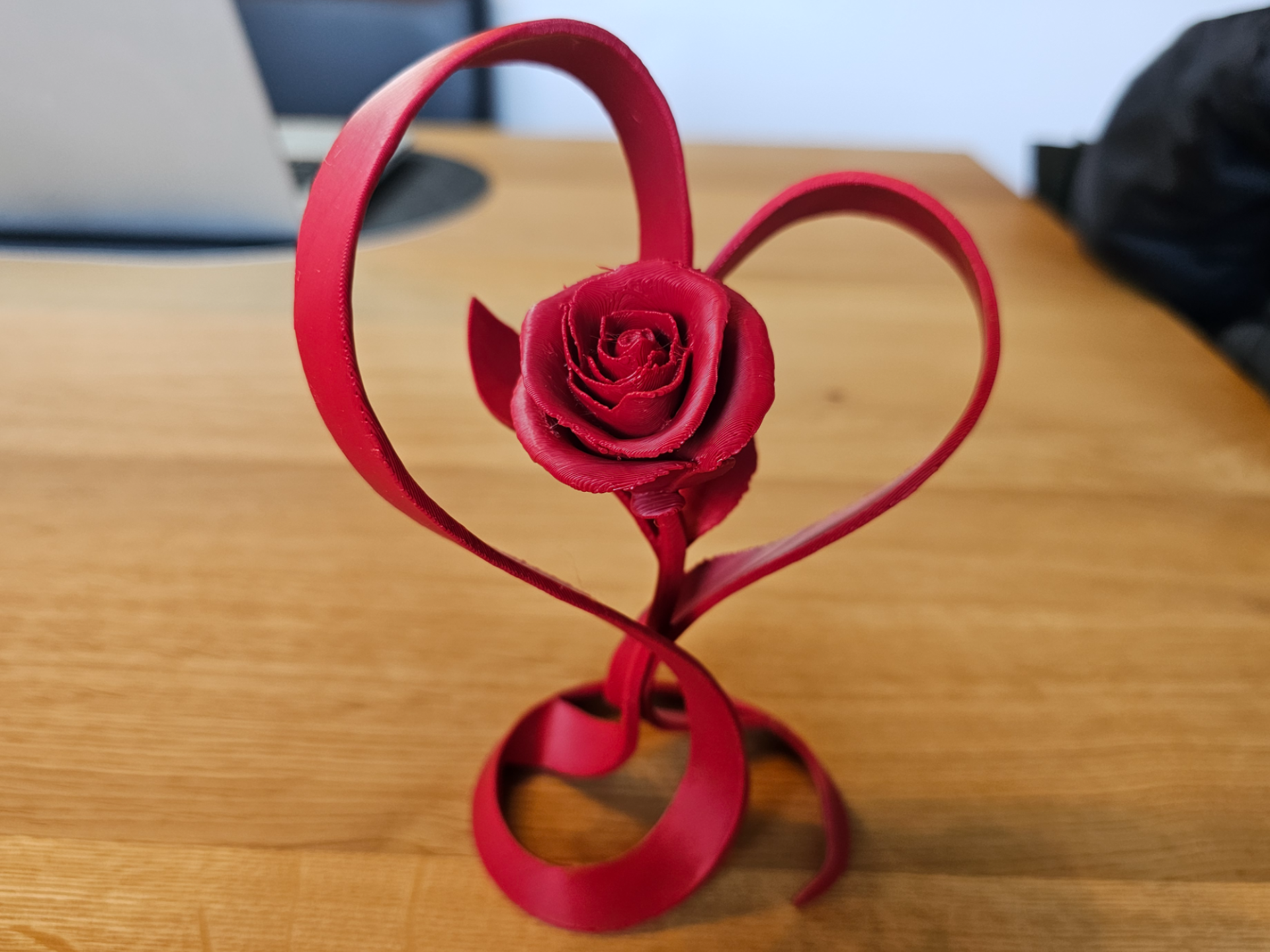 Flowing Heart Rose – Elegante Kurven & Ewige Blüte