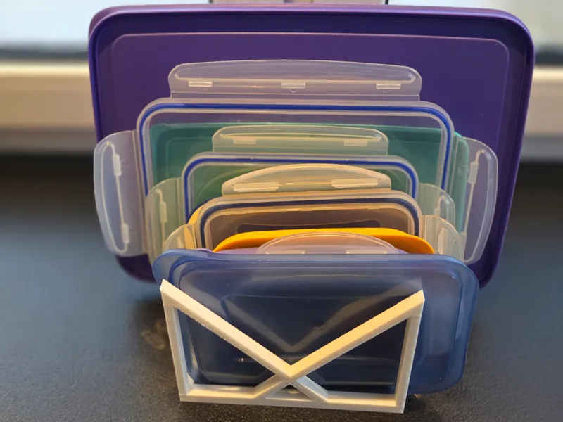 Lid holder for food containers