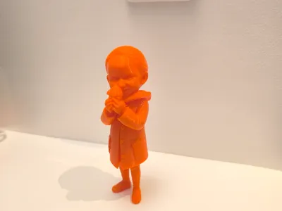 little girl with an Easter egg