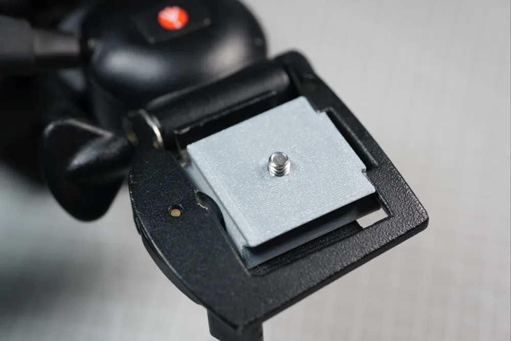 Quick-Release Plate (compatible with both Manfrotto 200PL and Arca