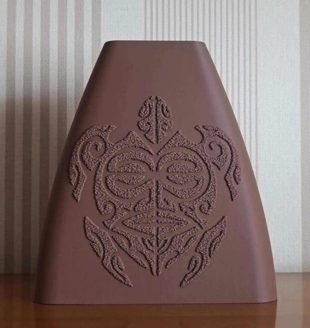 Vase tortue style maori