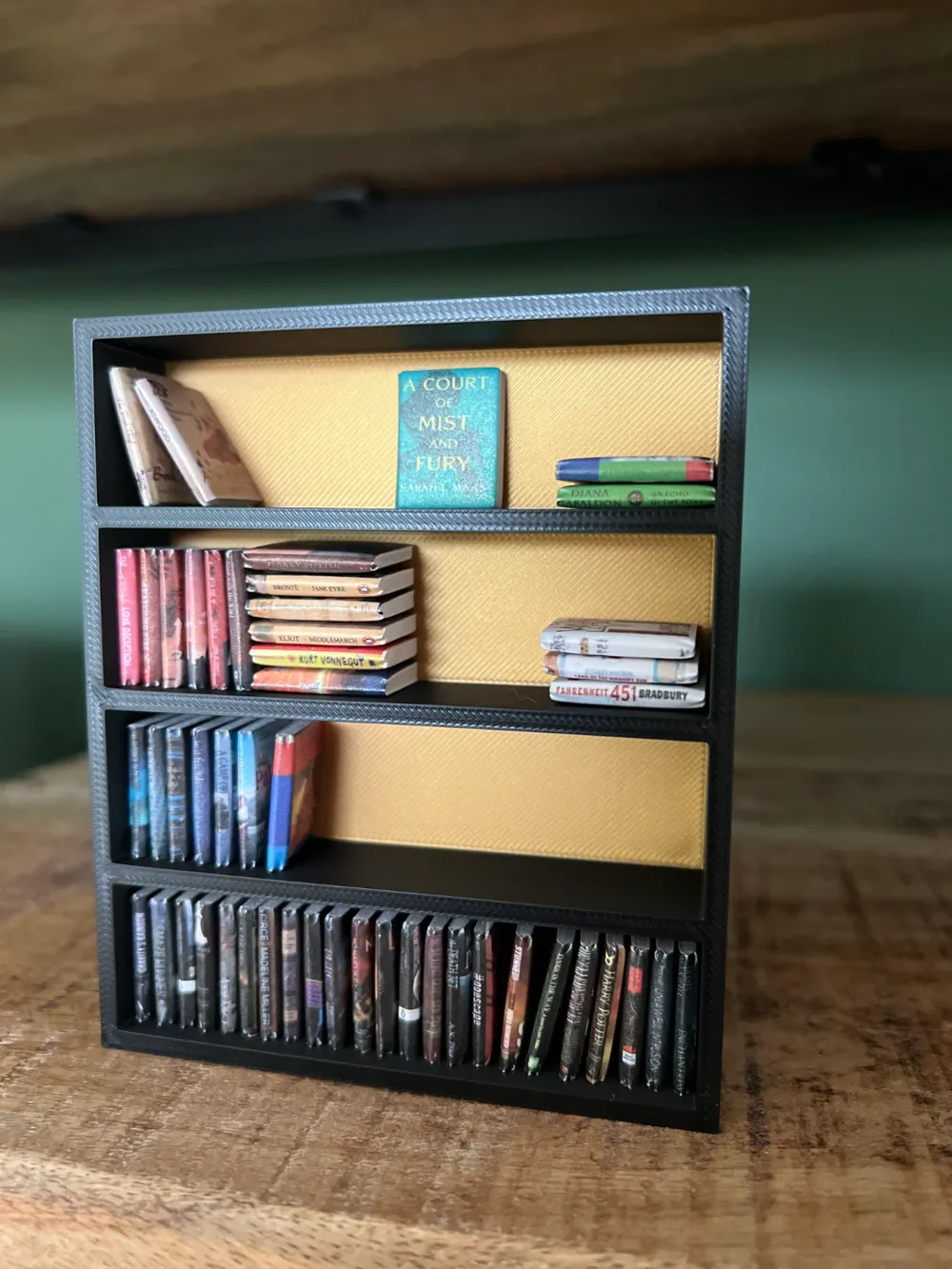 Miniature Bookshelf by Robin MakerWorld