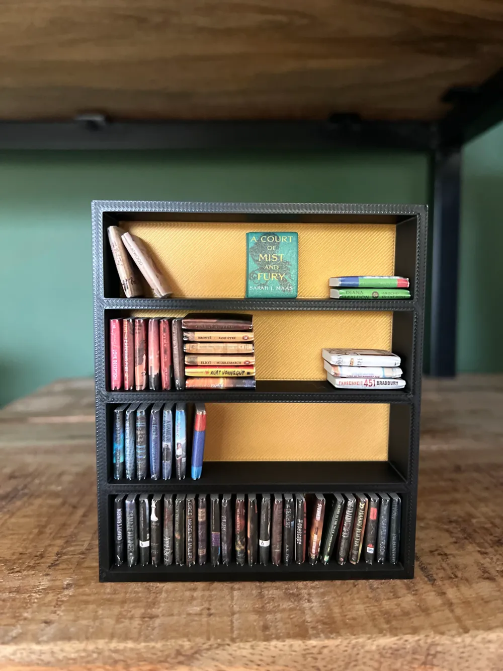 Miniature Bookshelf by Robin MakerWorld