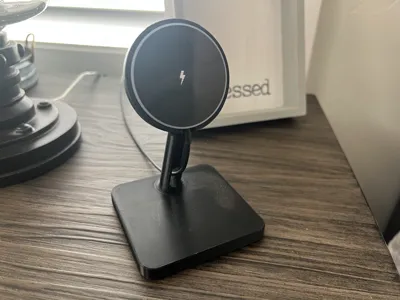 MagSafe charging stand for 60mm puck