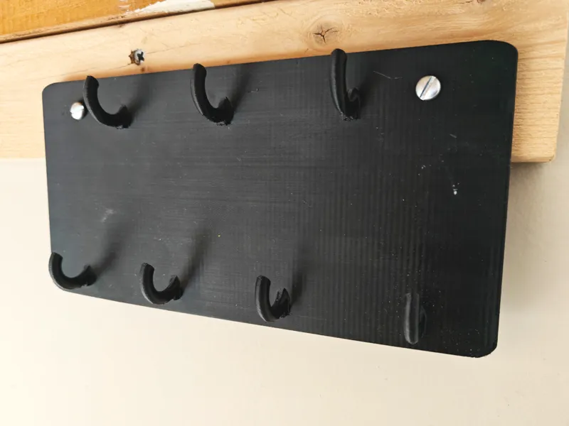 Wall Mountable Compact 7 Hook Key Hanger