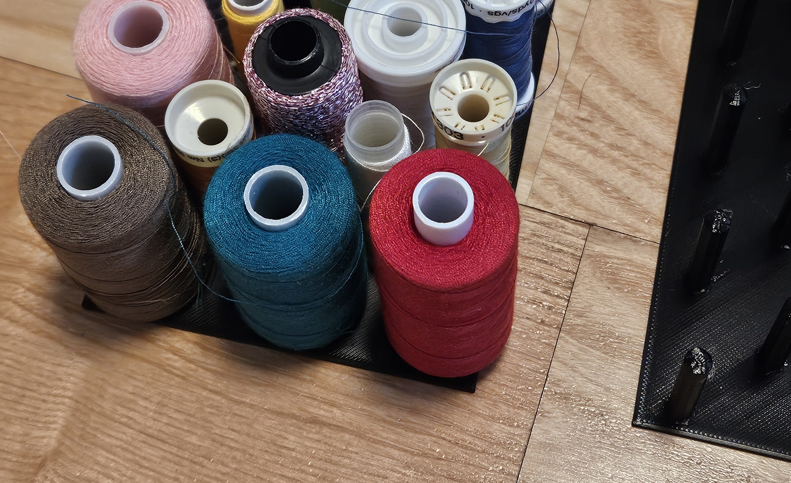 Miniatura 2 do modelo 3D Sewing Thread Spool Holder
