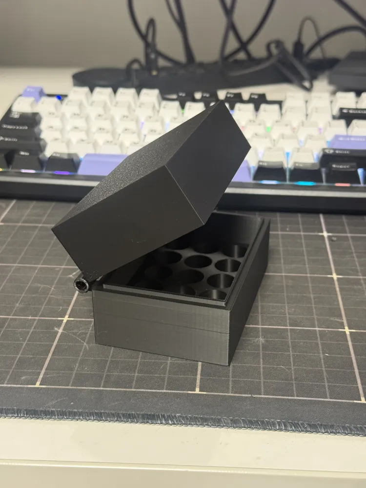 BOX WITH HINGE - Free 3D Print Model - MakerWorld