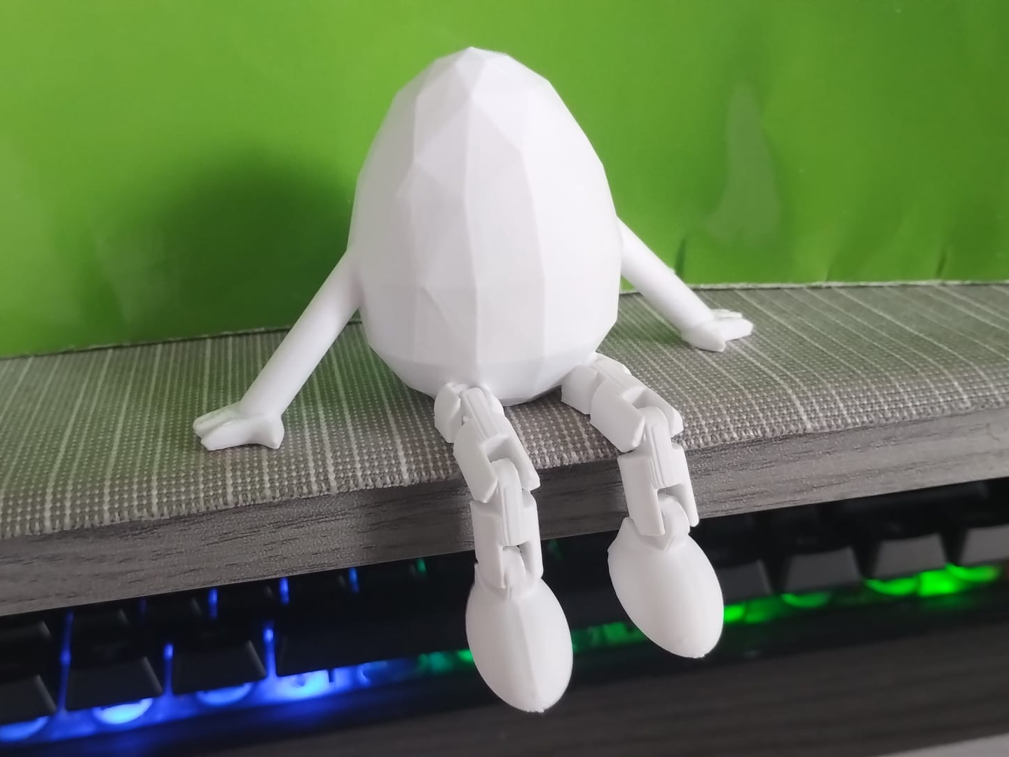 Uovo di Pasqua Low Poly Articolato