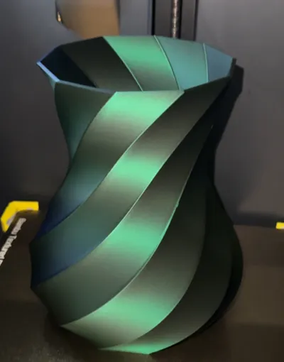 Polygon Twist Vase