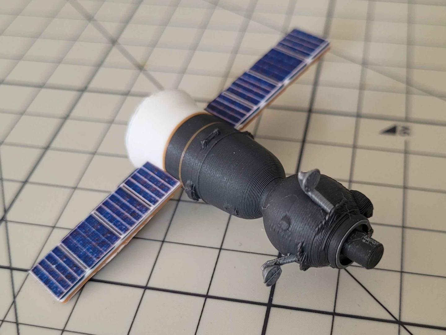 Progress and Soyuz Spacecraft at 1:144 scale 