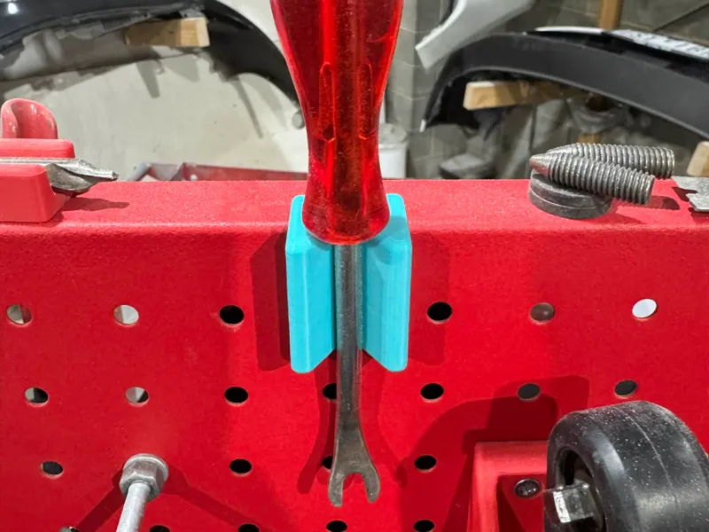 Quick grab tool holder