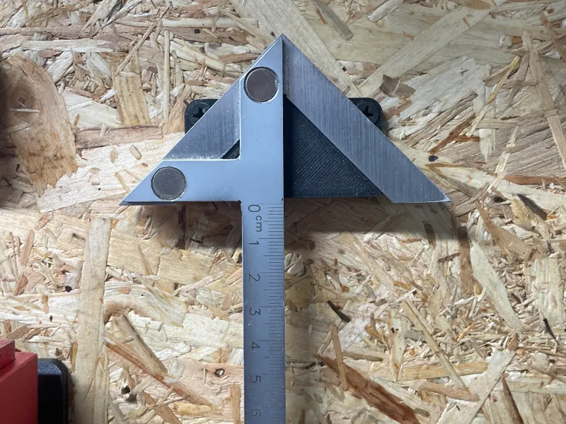 Steel center finder holder with magnet