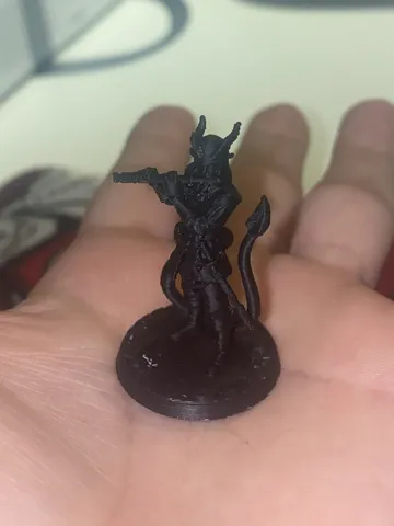Figura decorativa: Malachai - Tiefling Bardo V2 migliorato — vista de referencia 4