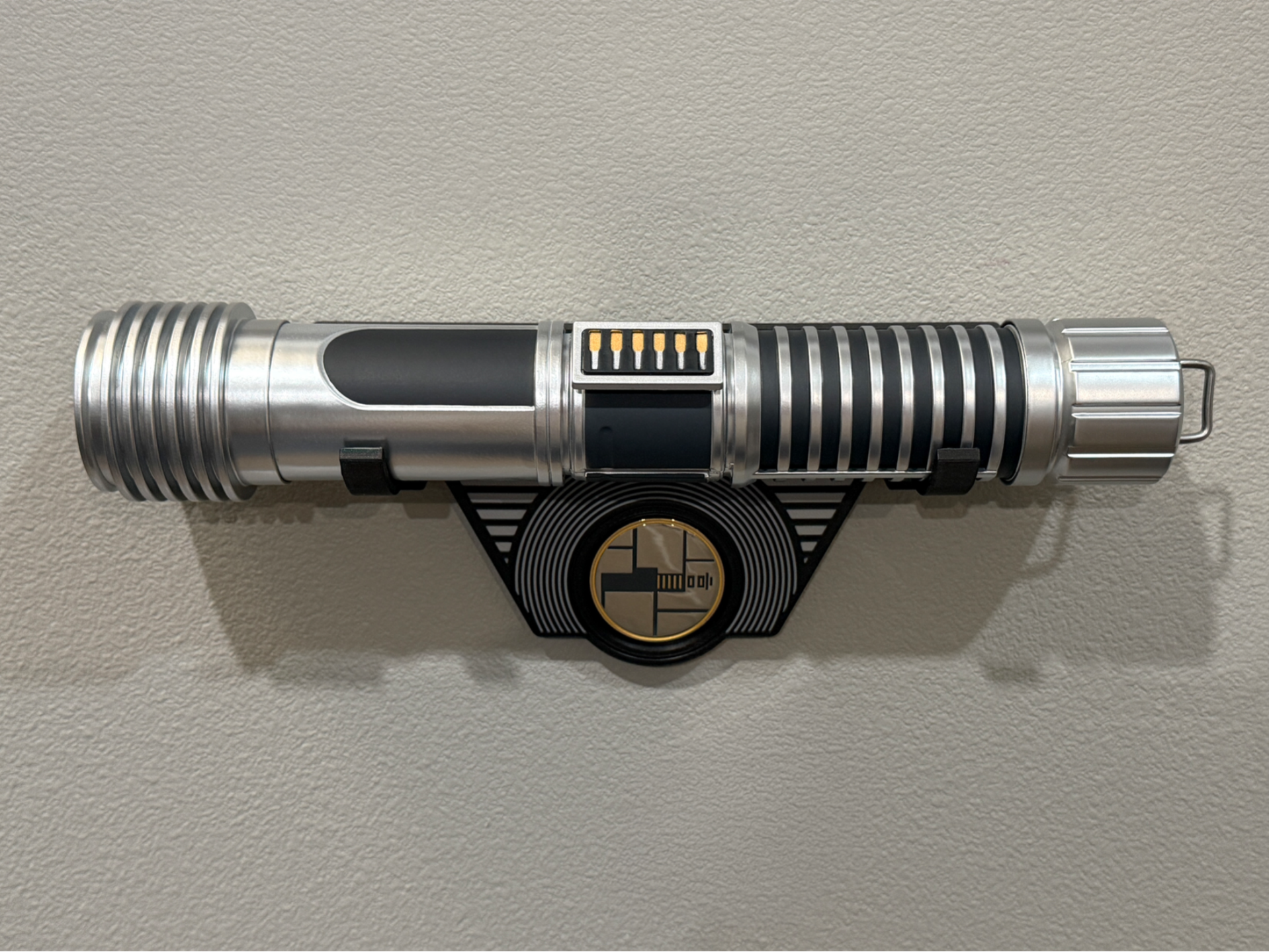 Savi's Workshop Lightsaber Wall Mount